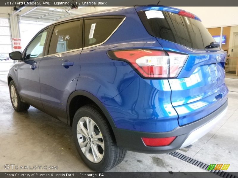 Lightning Blue / Charcoal Black 2017 Ford Escape SE 4WD