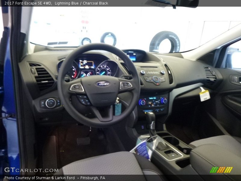Lightning Blue / Charcoal Black 2017 Ford Escape SE 4WD