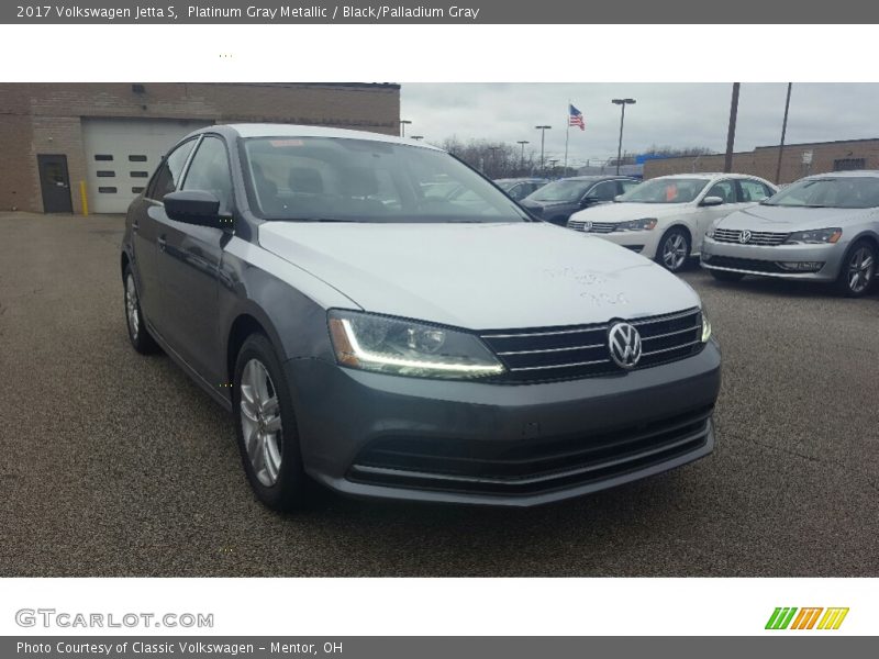 Platinum Gray Metallic / Black/Palladium Gray 2017 Volkswagen Jetta S