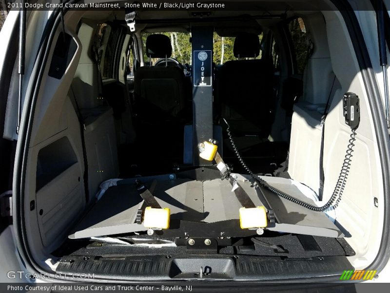 Stone White / Black/Light Graystone 2011 Dodge Grand Caravan Mainstreet