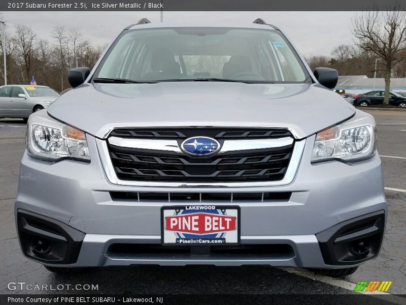 Ice Silver Metallic / Black 2017 Subaru Forester 2.5i