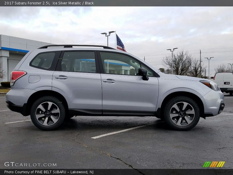 Ice Silver Metallic / Black 2017 Subaru Forester 2.5i