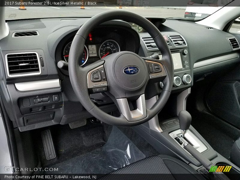 Ice Silver Metallic / Black 2017 Subaru Forester 2.5i