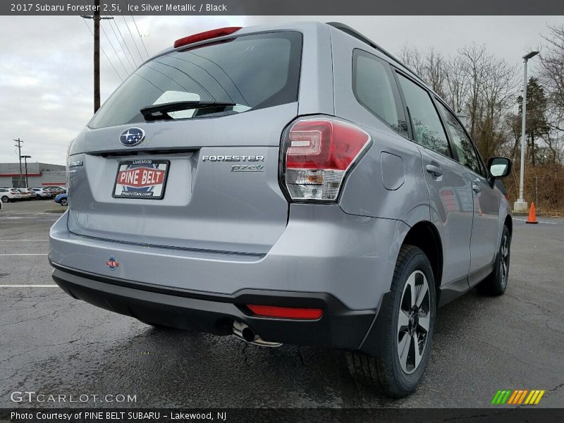 Ice Silver Metallic / Black 2017 Subaru Forester 2.5i