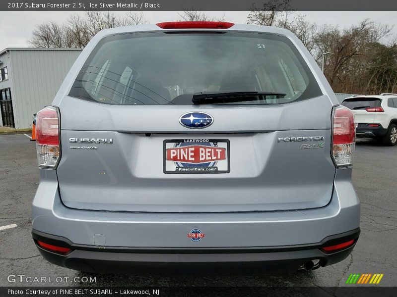 Ice Silver Metallic / Black 2017 Subaru Forester 2.5i