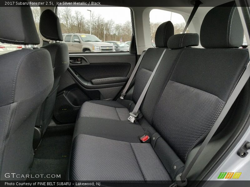 Ice Silver Metallic / Black 2017 Subaru Forester 2.5i