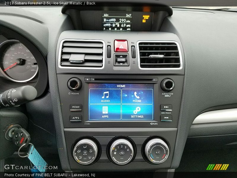 Ice Silver Metallic / Black 2017 Subaru Forester 2.5i