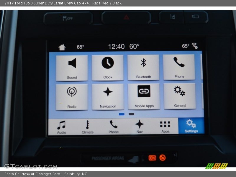 Controls of 2017 F350 Super Duty Lariat Crew Cab 4x4
