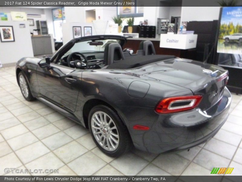 Grigio Moda Meteor Grey / Nero 2017 Fiat 124 Spider Classica Roadster