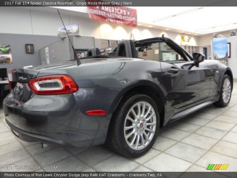 Grigio Moda Meteor Grey / Nero 2017 Fiat 124 Spider Classica Roadster