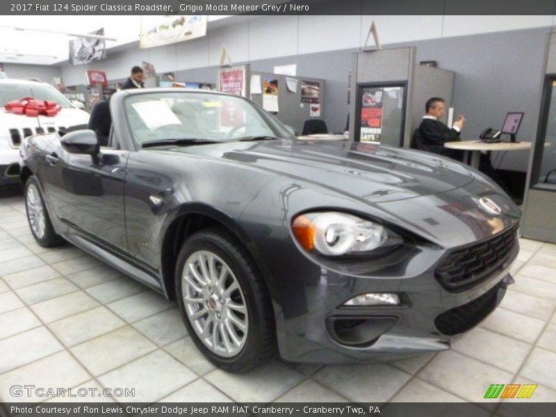 Grigio Moda Meteor Grey / Nero 2017 Fiat 124 Spider Classica Roadster