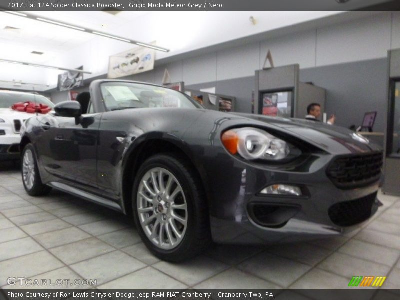 Grigio Moda Meteor Grey / Nero 2017 Fiat 124 Spider Classica Roadster