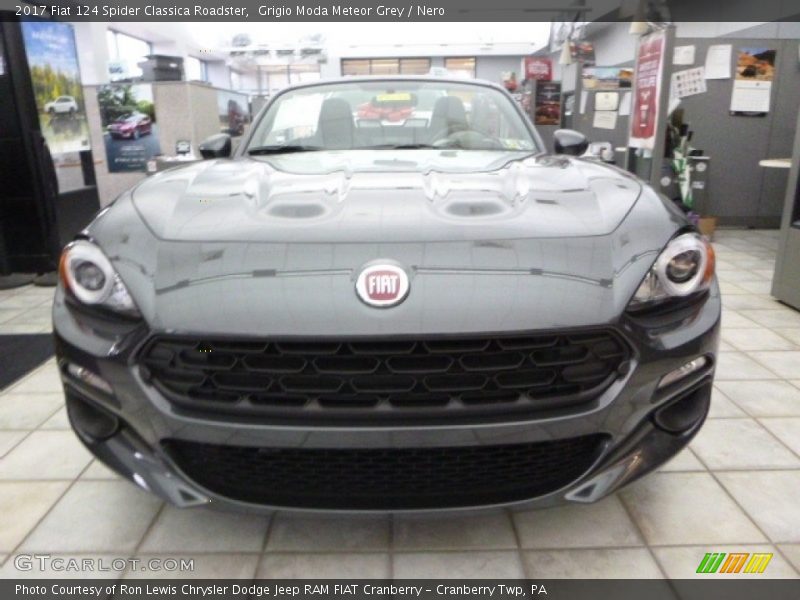 Grigio Moda Meteor Grey / Nero 2017 Fiat 124 Spider Classica Roadster