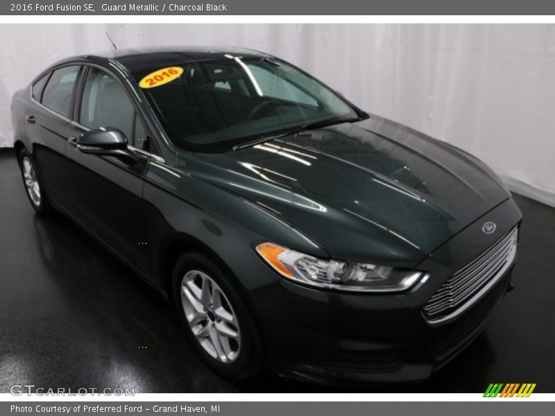 Guard Metallic / Charcoal Black 2016 Ford Fusion SE