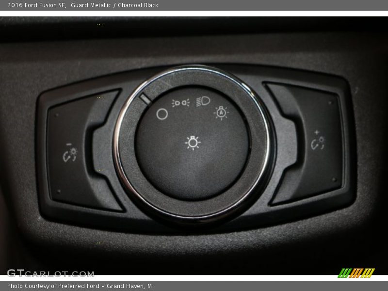 Guard Metallic / Charcoal Black 2016 Ford Fusion SE
