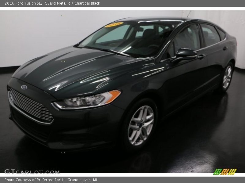 Guard Metallic / Charcoal Black 2016 Ford Fusion SE