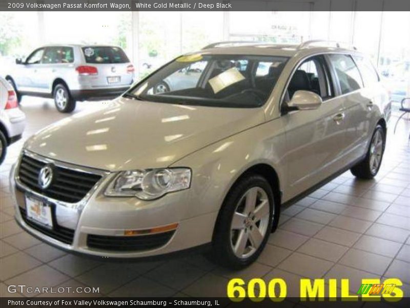 White Gold Metallic / Deep Black 2009 Volkswagen Passat Komfort Wagon