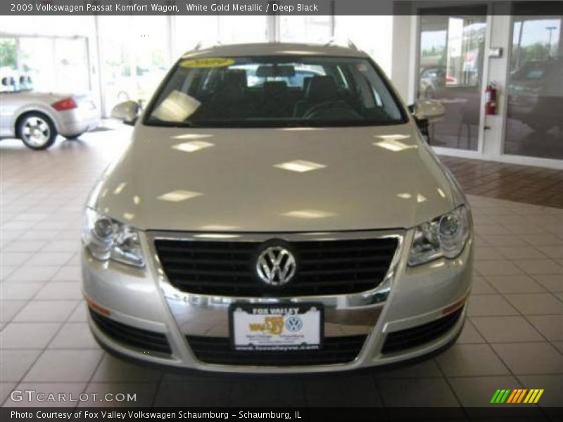 White Gold Metallic / Deep Black 2009 Volkswagen Passat Komfort Wagon