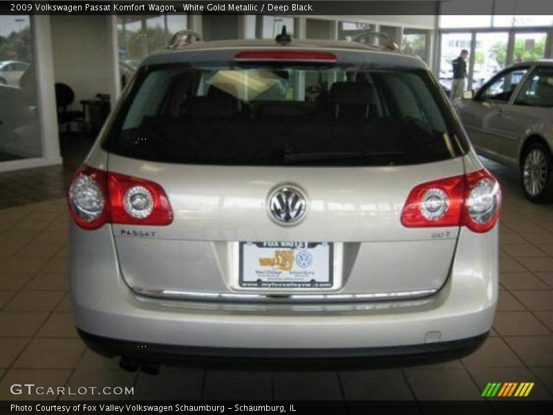 White Gold Metallic / Deep Black 2009 Volkswagen Passat Komfort Wagon