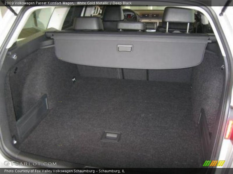 White Gold Metallic / Deep Black 2009 Volkswagen Passat Komfort Wagon