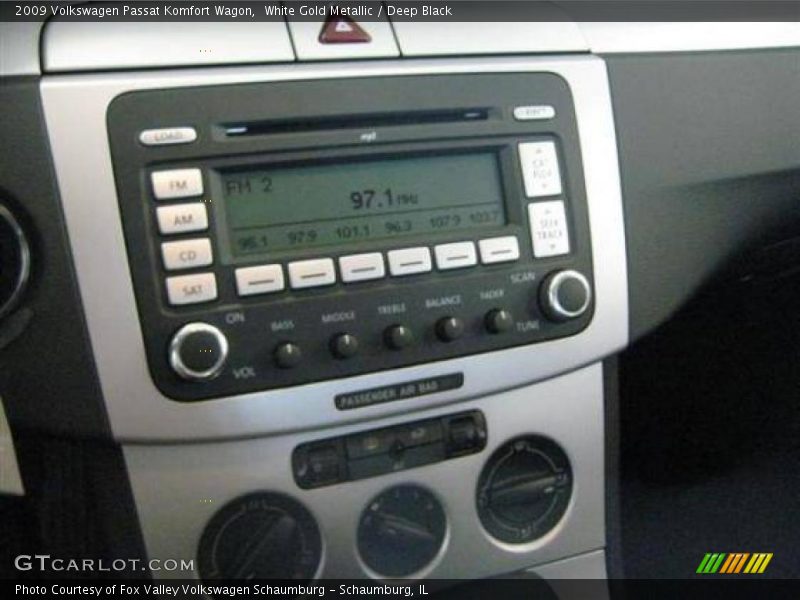 White Gold Metallic / Deep Black 2009 Volkswagen Passat Komfort Wagon