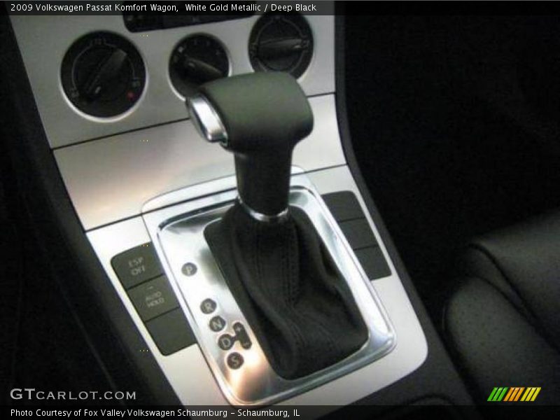White Gold Metallic / Deep Black 2009 Volkswagen Passat Komfort Wagon