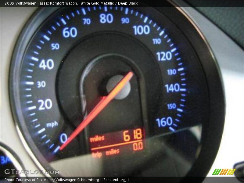 White Gold Metallic / Deep Black 2009 Volkswagen Passat Komfort Wagon