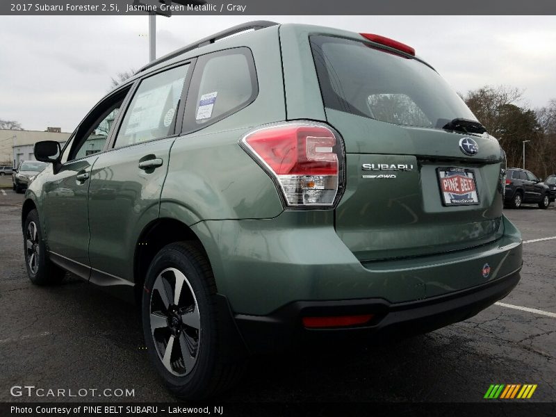 Jasmine Green Metallic / Gray 2017 Subaru Forester 2.5i