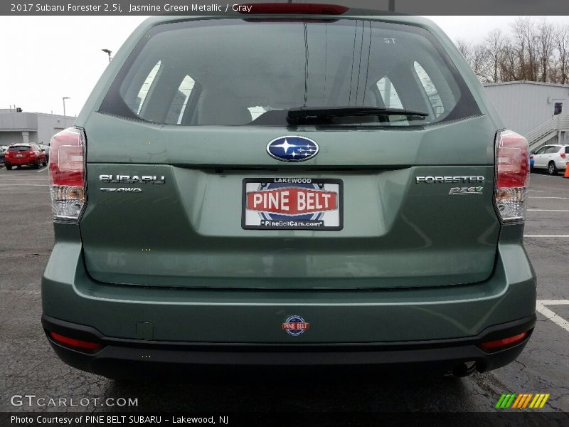 Jasmine Green Metallic / Gray 2017 Subaru Forester 2.5i