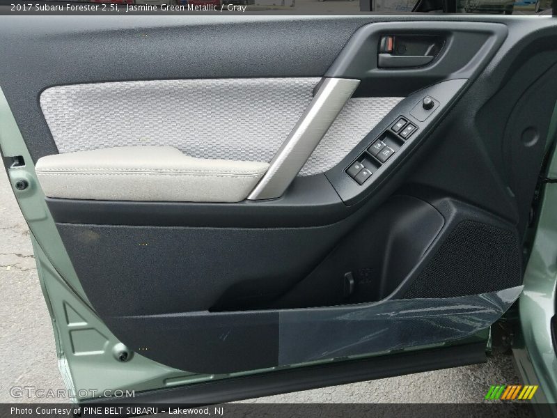 Jasmine Green Metallic / Gray 2017 Subaru Forester 2.5i