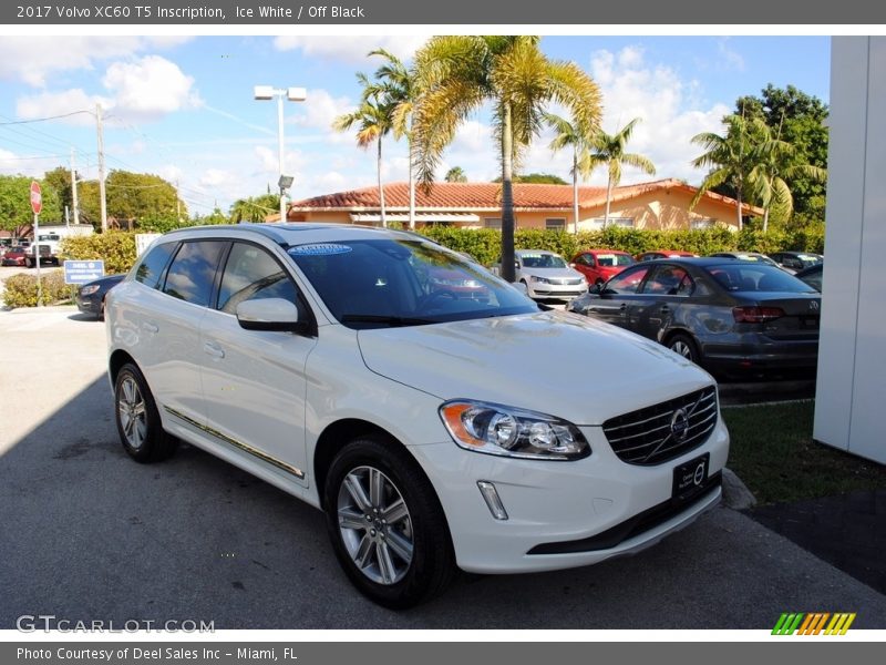 Ice White / Off Black 2017 Volvo XC60 T5 Inscription