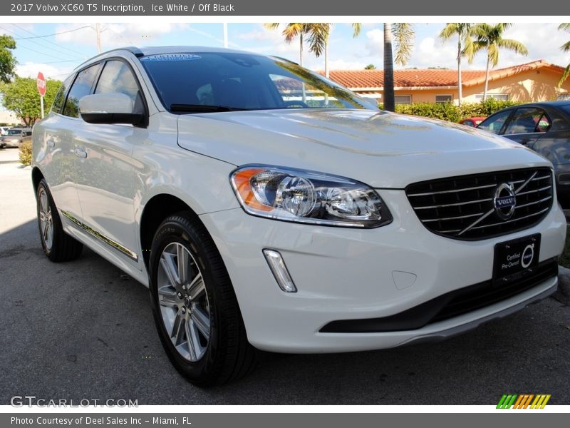 Ice White / Off Black 2017 Volvo XC60 T5 Inscription