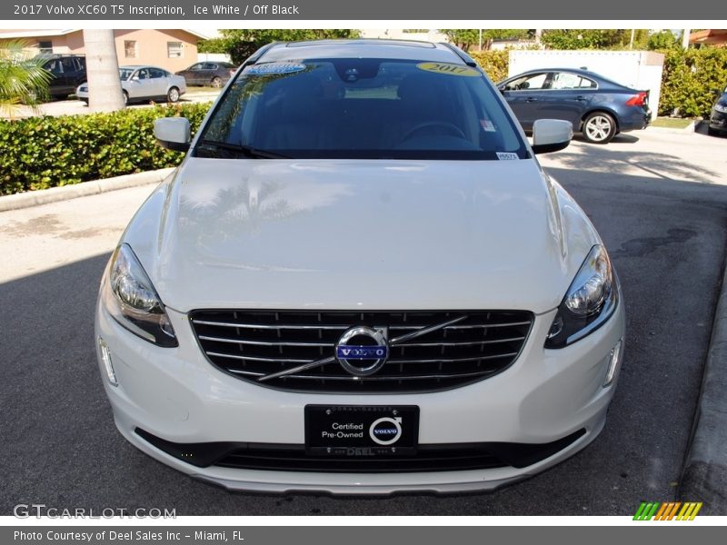 Ice White / Off Black 2017 Volvo XC60 T5 Inscription