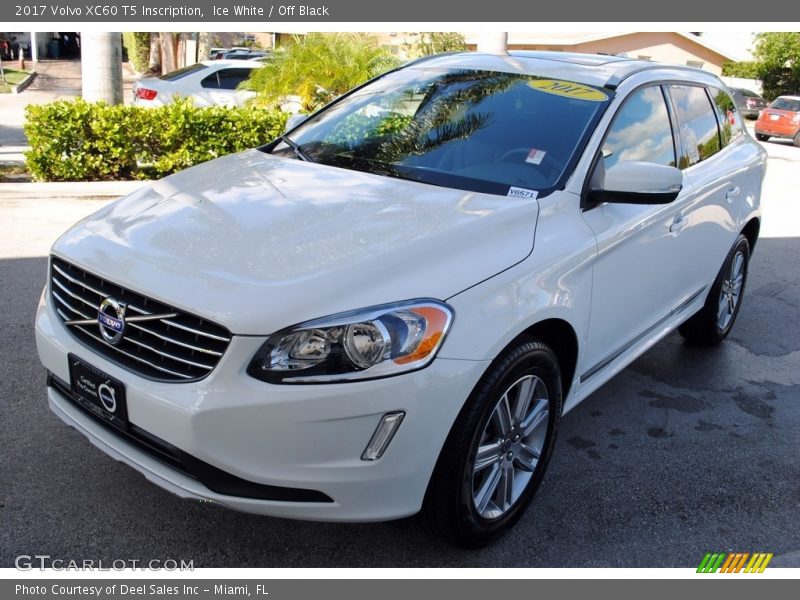 Ice White / Off Black 2017 Volvo XC60 T5 Inscription