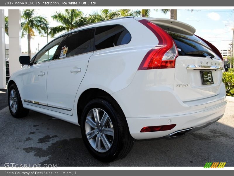 Ice White / Off Black 2017 Volvo XC60 T5 Inscription