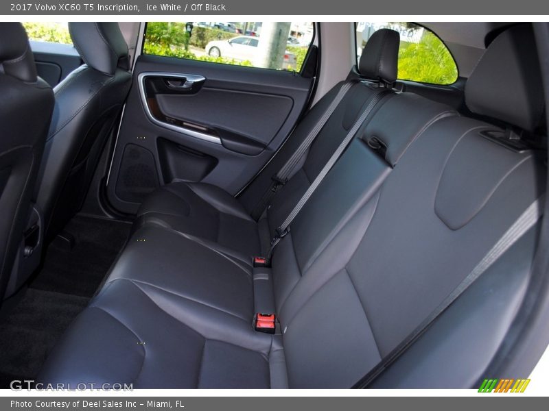 Ice White / Off Black 2017 Volvo XC60 T5 Inscription