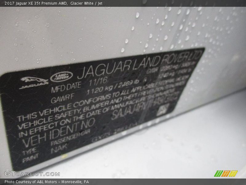 Glacier White / Jet 2017 Jaguar XE 35t Premium AWD