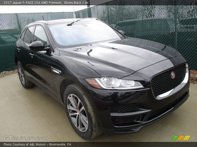 Front 3/4 View of 2017 F-PACE 20d AWD Premium