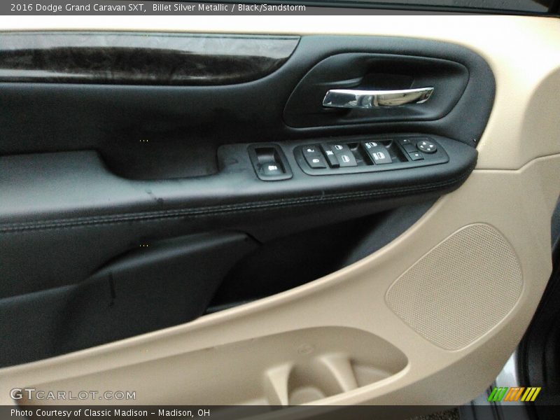 Billet Silver Metallic / Black/Sandstorm 2016 Dodge Grand Caravan SXT