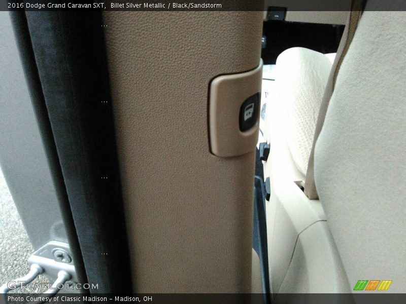 Billet Silver Metallic / Black/Sandstorm 2016 Dodge Grand Caravan SXT