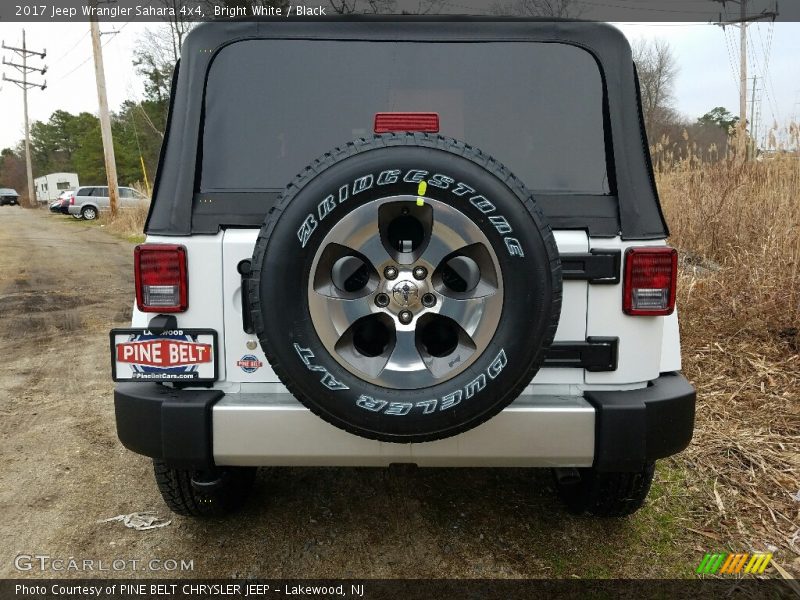 Bright White / Black 2017 Jeep Wrangler Sahara 4x4
