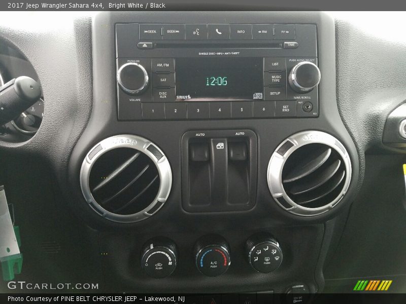 Bright White / Black 2017 Jeep Wrangler Sahara 4x4
