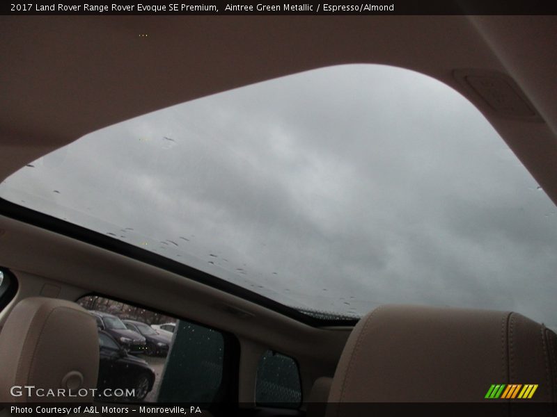 Aintree Green Metallic / Espresso/Almond 2017 Land Rover Range Rover Evoque SE Premium