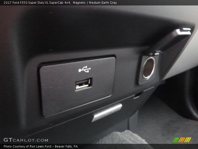 Magnetic / Medium Earth Gray 2017 Ford F350 Super Duty XL SuperCab 4x4