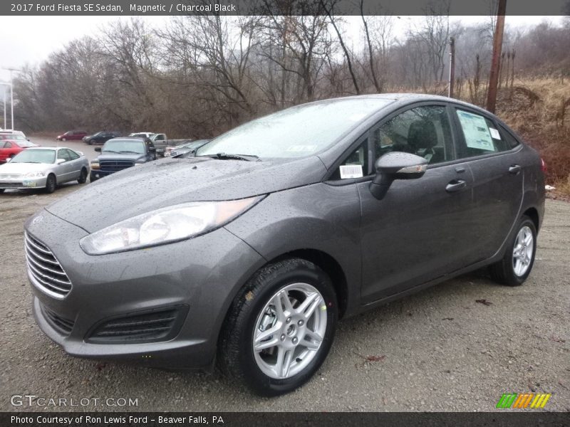 Front 3/4 View of 2017 Fiesta SE Sedan