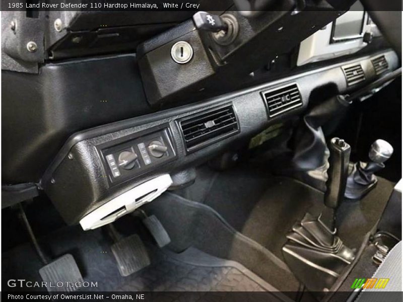Dashboard of 1985 Defender 110 Hardtop Himalaya