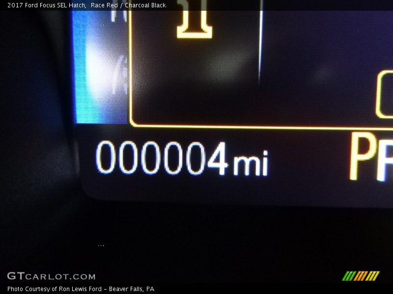 Race Red / Charcoal Black 2017 Ford Focus SEL Hatch