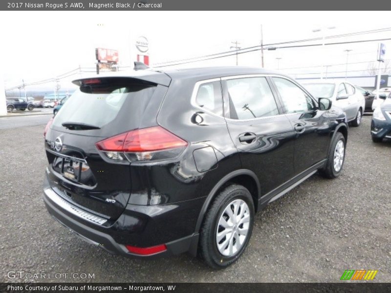 Magnetic Black / Charcoal 2017 Nissan Rogue S AWD