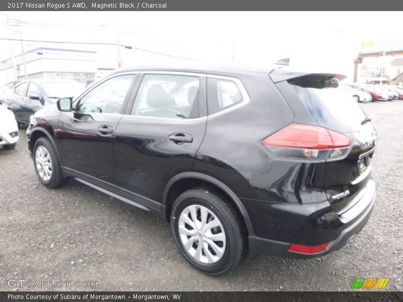 Magnetic Black / Charcoal 2017 Nissan Rogue S AWD