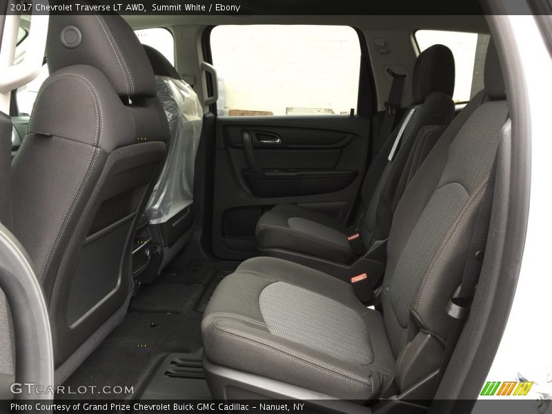 Summit White / Ebony 2017 Chevrolet Traverse LT AWD